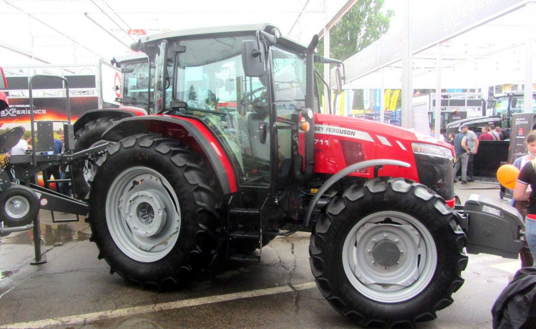 Трактор Massey Ferguson 5711