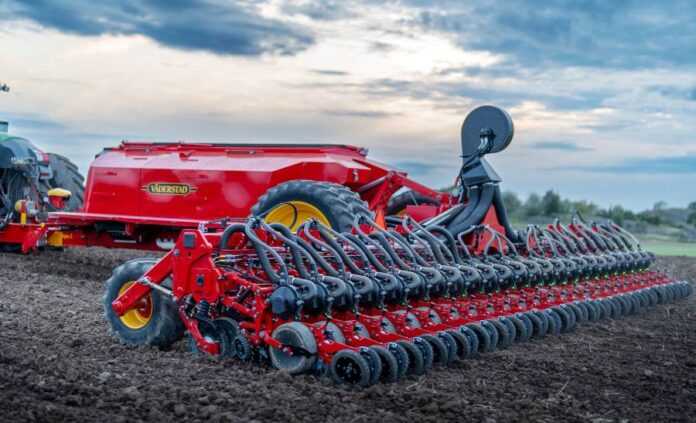 Vaderstad-prezentuye-Tempo-L-16-24-z-systemoyu-tsentralizovanogo-zavantazhennya-