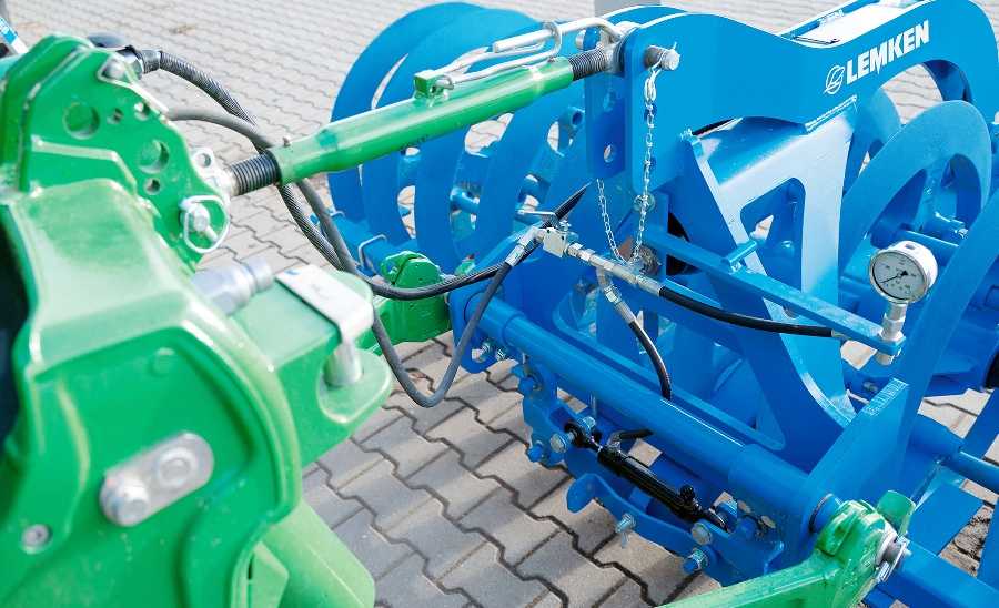 LEMKEN-proponuye-novyj-frontalnyj-gruntoushhilnyuvach
