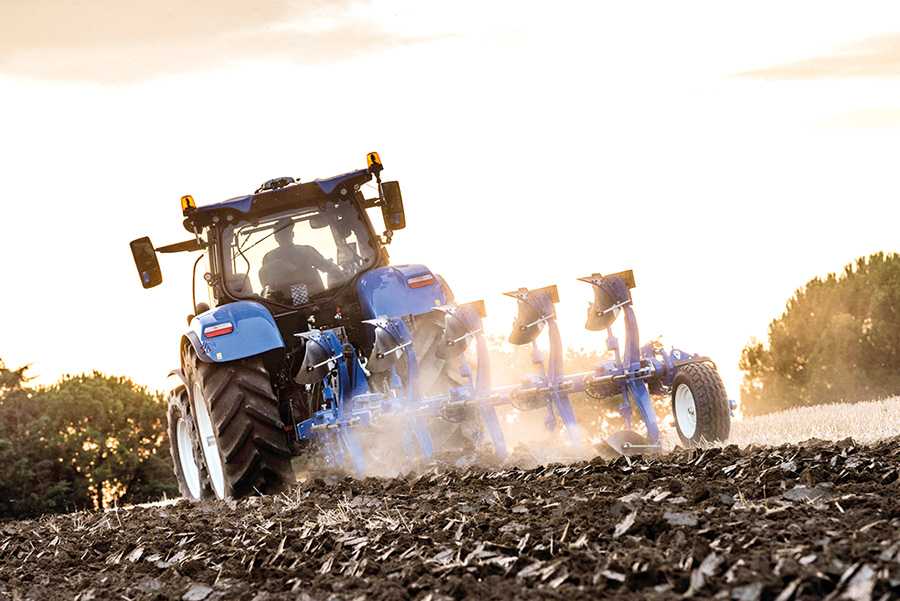 Плуги New Holland підкорюють лани Вінниччини1 Плуги New Holland підкорюють лани Вінниччини1