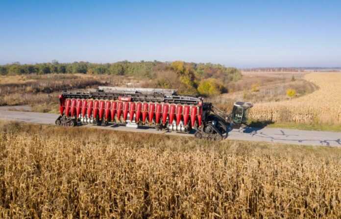 Zolotym-peremozhtsem-Agritechnica-2022-stav-traktor-NeXaT-yakogo-tayemno-vyprobovuvaly-v-Ukrayini-2