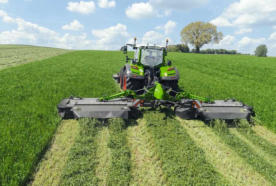 Kompaniya-Fendt-proponuye-novi-modeli-zadnonavisnyh-kosarok-Fendt-Slicer-860-2