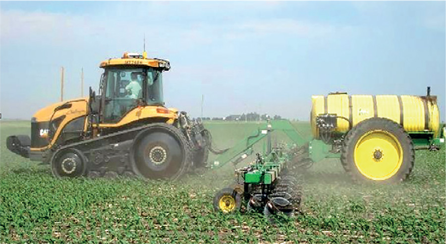 Рис. 3. Прикореневе підживлення рослин РКД Rys.-3.-Prykoreneve-pidzhyvlennya-roslyn-RKD