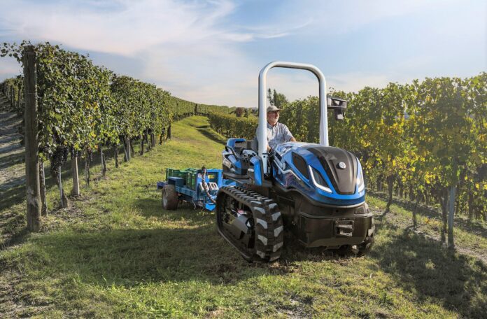 Kompaniya-New-Holland-bula-udostoyena-najvyshhyh-nagorod-za-kontsept-traktor-Straddle-ta-traktor-TK4