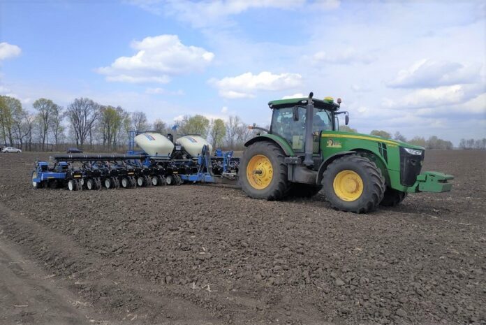 V-agroholdyngu-A.G.R.Group-tsogo-roku-vidmovylysya-vid-kukurudzy