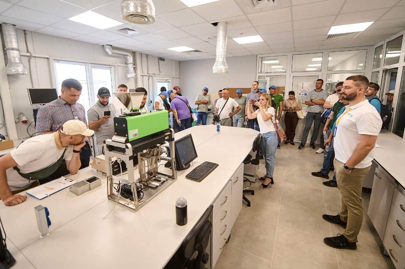 Syngenta_12_U-laboratoriyi-AgroGid-doslidnytskogo-tsentru Syngenta_12_U-laboratoriyi-AgroGid-doslidnytskogo-tsentru