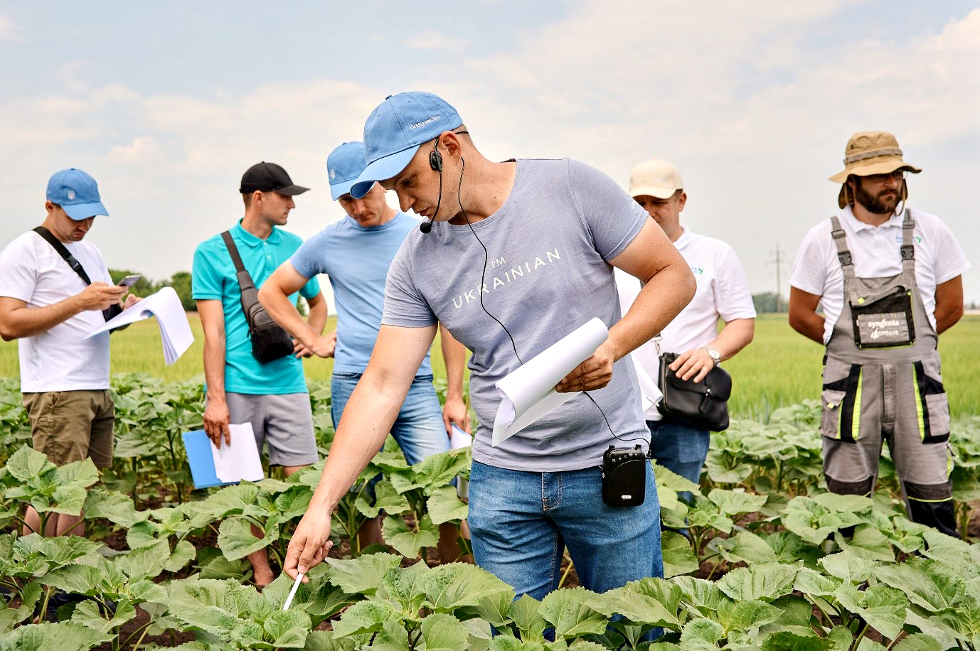 Syngenta_6_Oleksandr-Solovjov_menedzher-z-tehnichnoyi-pidtrymky-prezentuye-rezultaty-doslidiv-iz-gerbitsydnogo-prygnichennya-roslyn Syngenta_6_Oleksandr-Solovjov_menedzher-z-tehnichnoyi-pidtrymky-prezentuye-rezultaty-doslidiv-iz-gerbitsydnogo-prygnichennya-roslyn