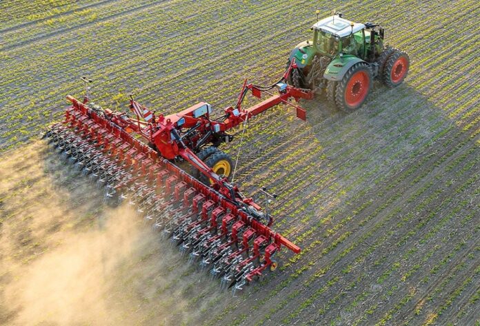 Vaderstad-predstavlyaye-kultyvator-Extract-u-svoyemu-portfolio-produktiv