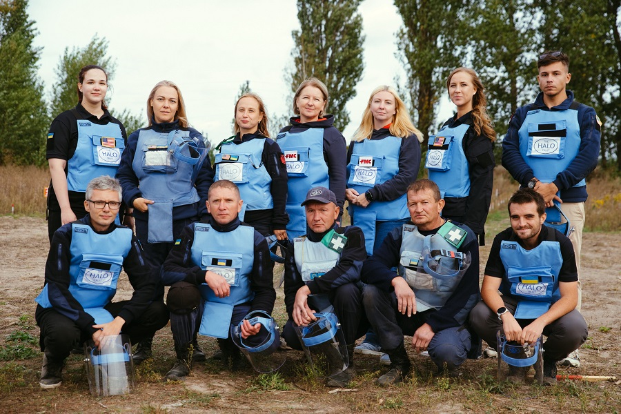 Наталія Савченко, FMC та команда The HALO Trust Наталія Савченко, FMC та команда The HALO Trust
