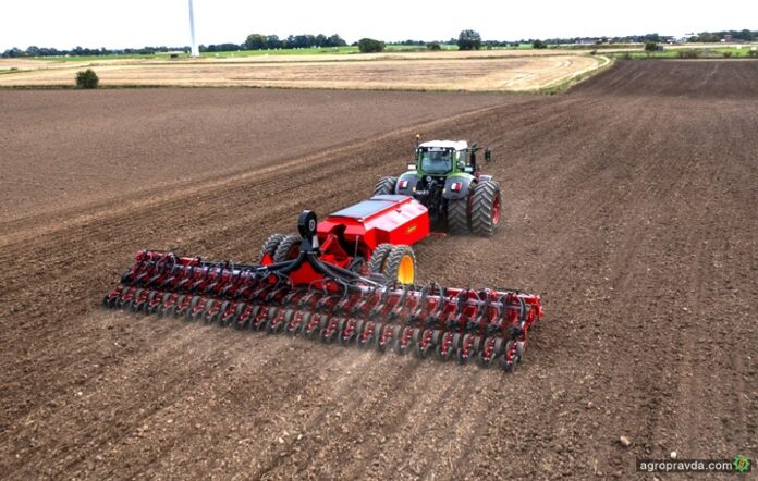 Väderstad представляє сівалки Tempo L 8-32 Central Fill їх переваги