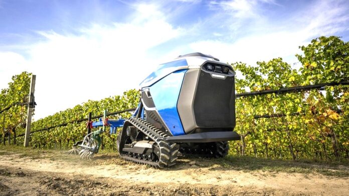 New Holland представила на Agritechnica роботів R4 для садів і виноградників