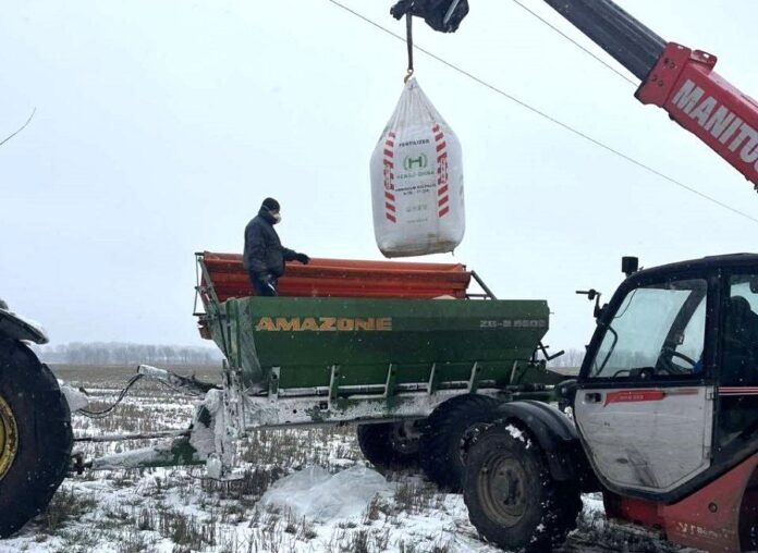 У Tekom Agro Group розпочали внесення азотних добрив по мерзлоталому грунту