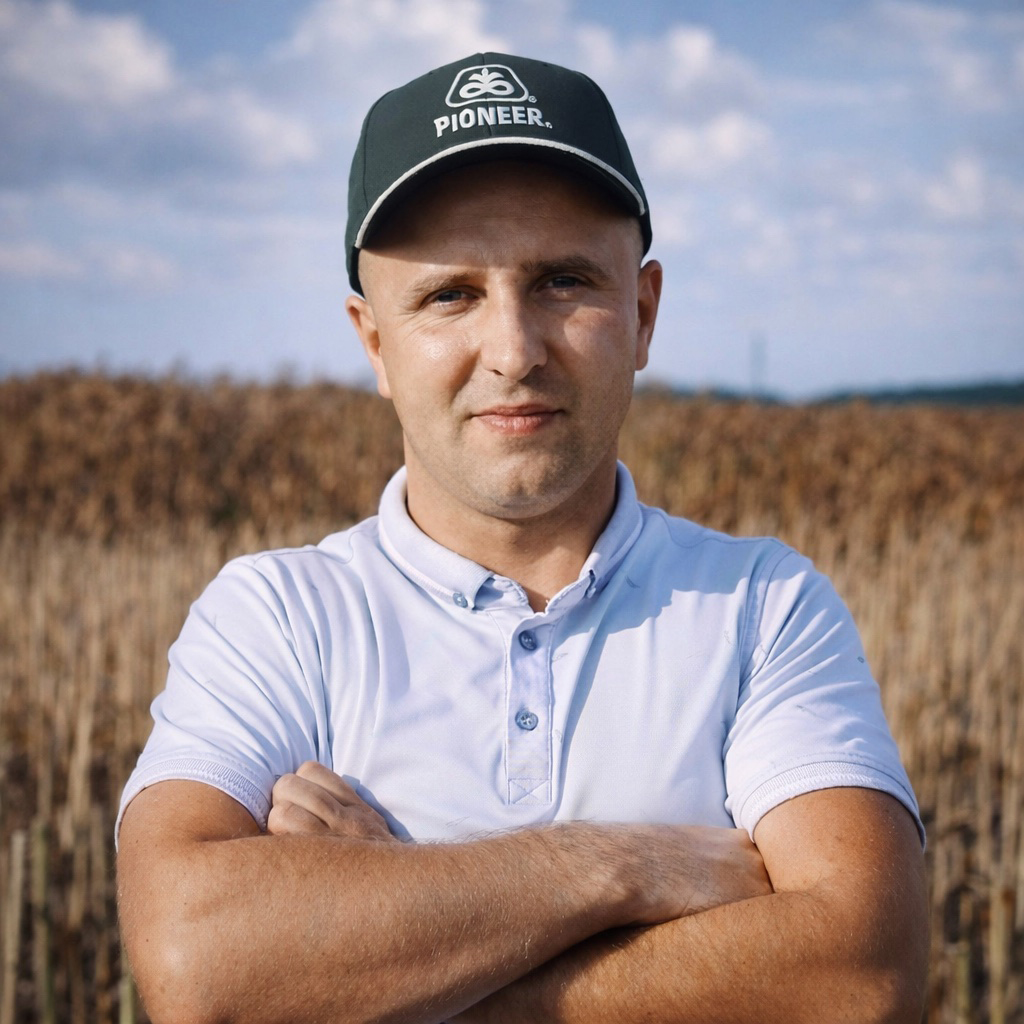 Головний агроном СТОВ АФ «Маяк» Максим Нечипоренко Головний агроном СТОВ АФ «Маяк» Максим Нечипоренко