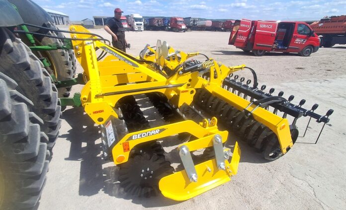 BEDNAR поставив чотири дискатори SWIFTERDISC XN 3500 для компанії МХП (2) BEDNAR поставив чотири дискатори SWIFTERDISC XN 3500 для компанії МХП (2)